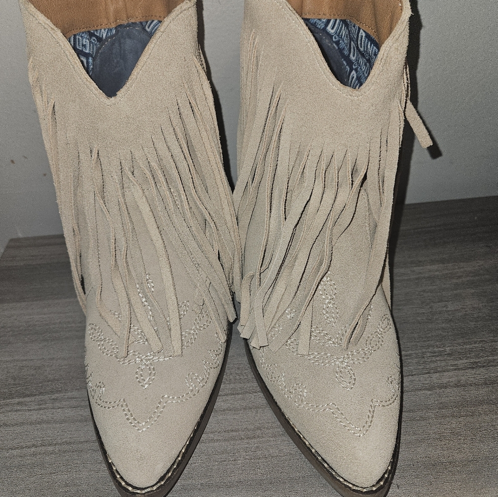 Dingo Fringe booties